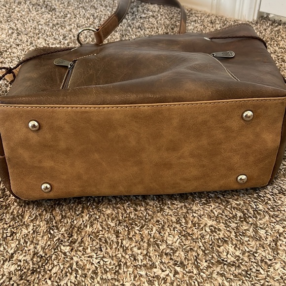 Justin western purse with zippered “conceal” pocket. Crystals, perfect condition - Picture 10 of 11